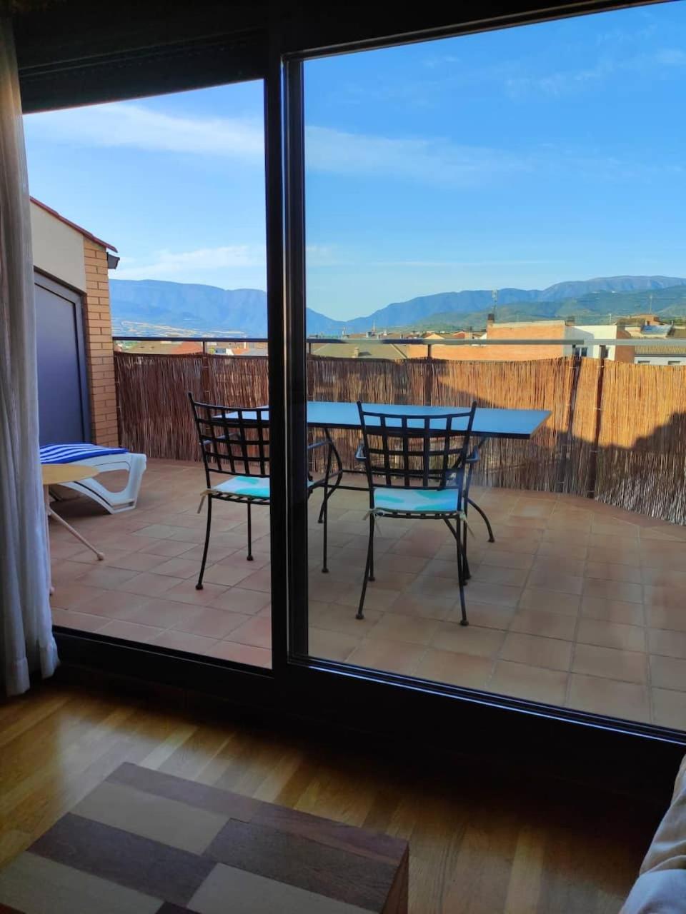 Acogedor Atico Duplex En Tremp Apartment Luaran gambar