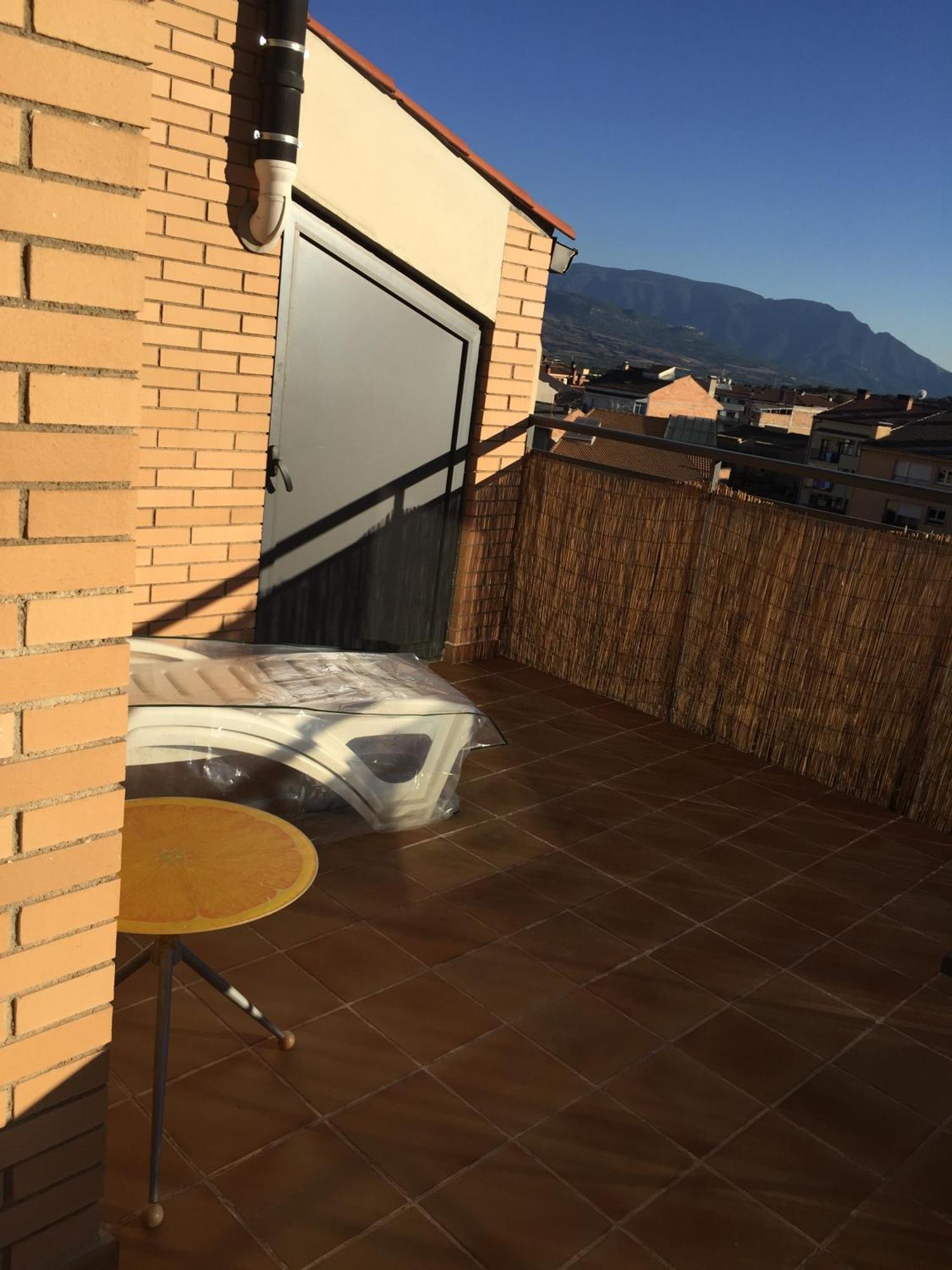 Acogedor Atico Duplex En Tremp Apartment Luaran gambar